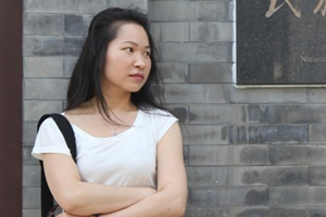 中短篇小說獎(jiǎng)：獲獎(jiǎng)作品《母親的島》作者：陶麗群（壯族）         創(chuàng)作感言　　這本集子，沒有了之前那些作品的直接、陰郁甚至跋扈，而多了些婉轉(zhuǎn)和平和，人物變得更溫潤真實(shí)，故事變得更人性、客觀，表達(dá)也更準(zhǔn)確、干凈。這可能并不是我創(chuàng)作上的進(jìn)步，而是年齡增長賦予了我能更深度地思考和辨別的原因。感謝那些一直耐心陪我成長并包容我種種不盡如意的缺點(diǎn)的親人和朋友們……