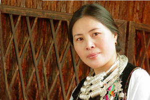 報(bào)告文學(xué)獎(jiǎng)：獲獎(jiǎng)作品《逐夢》作者：龍寧英（苗族）         創(chuàng)作感言　　通過創(chuàng)作《逐夢》，我的靈魂受到了洗禮，精神得到了幫扶。作為生活在基層的少數(shù)民族作家，我意識(shí)到，自己要走出自我的天地，融入時(shí)代發(fā)展的大潮中去，學(xué)習(xí)那些博大精深的民族民間文化，傾聽普通百姓的心聲，不斷創(chuàng)作出講好老百姓故事的作品來。