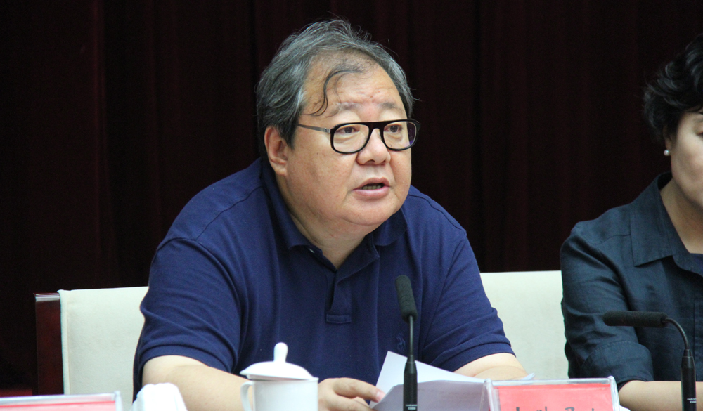 7月21日，中國作協(xié)副主席、第十一屆“駿馬獎(jiǎng)”評(píng)獎(jiǎng)委員會(huì)主任吉狄馬加主持全體會(huì)議