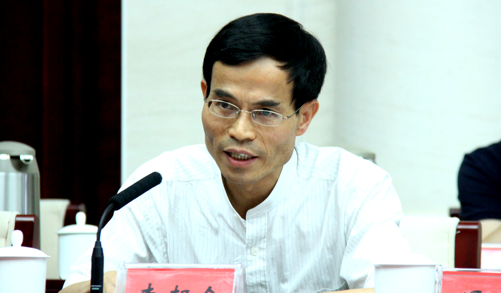 中國作協(xié)創(chuàng)研部副主任、駿馬獎(jiǎng)評(píng)獎(jiǎng)辦公室副主任李朝全作關(guān)于參評(píng)作品和譯者申報(bào)及公示情況的說明