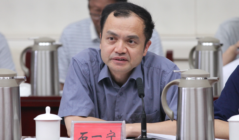 8月2日，評(píng)委石一寧在終評(píng)會(huì)上介紹小組討論情況