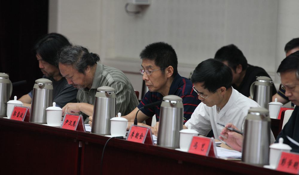 8月2日，第十一屆全國少數(shù)民族文學(xué)創(chuàng)作“駿馬獎(jiǎng)”終評(píng)會(huì)評(píng)委畫票