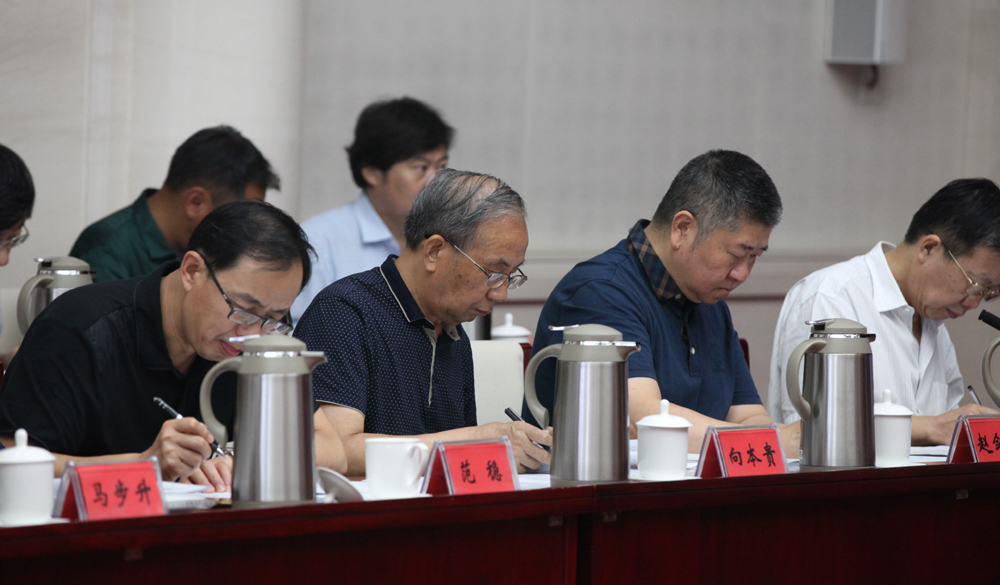 8月2日，第十一屆全國少數(shù)民族文學(xué)創(chuàng)作“駿馬獎(jiǎng)”終評(píng)會(huì)評(píng)委畫票