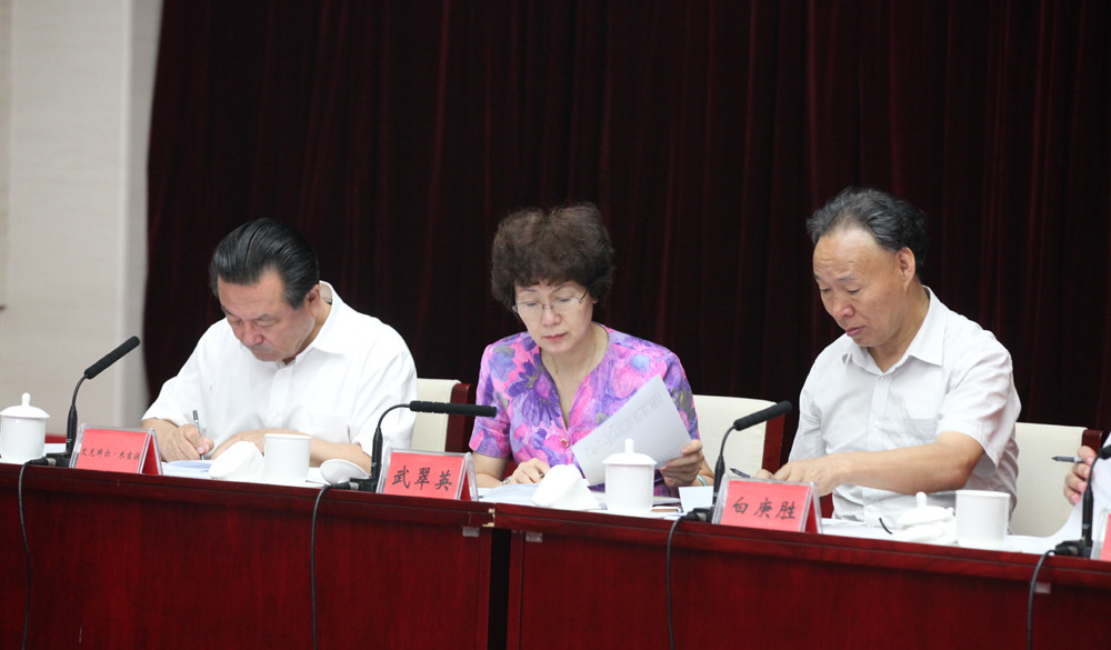 8月2日，第十一屆全國少數(shù)民族文學(xué)創(chuàng)作“駿馬獎(jiǎng)”終評(píng)會(huì)評(píng)委畫票