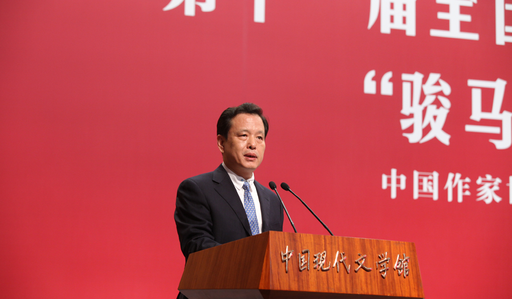 9月27日，李敬澤主持第十一屆“駿馬獎(jiǎng)”頒獎(jiǎng)禮