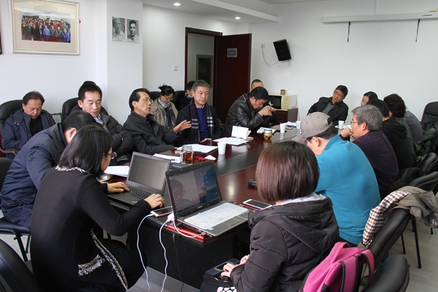 加強文藝批評懇談會在北京召開實現(xiàn)文藝事業(yè)的繁榮發(fā)展，離不開求真理、說真話的文藝評論。面對當下文藝發(fā)展和媒體環(huán)境，如何提升文藝評論的引領性、有效性？11月14日，文藝報社舉辦“加強文藝批評懇談會”，邀請專家暢談如何改進文藝批評本身的文風問題，以多種形式、多種渠道提高文藝批評的針對性和影響力，營造良好的批評氛圍。[詳細]