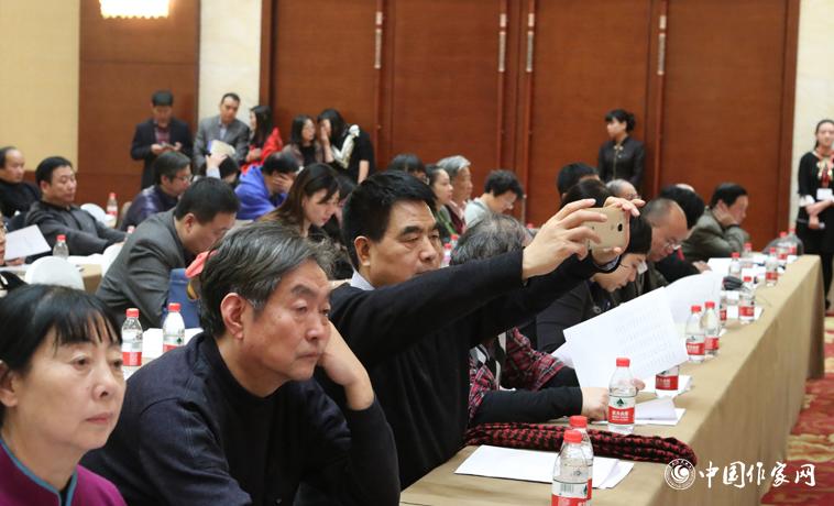 11月29日，與會者會場拍照留念