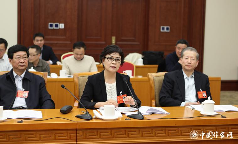 11月30日下午，鐵凝在中國作協(xié)代表團分組討論中發(fā)言。