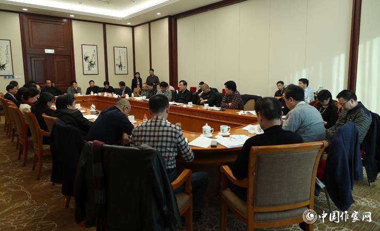 11月30日下午，江蘇代表團分組學習討論。