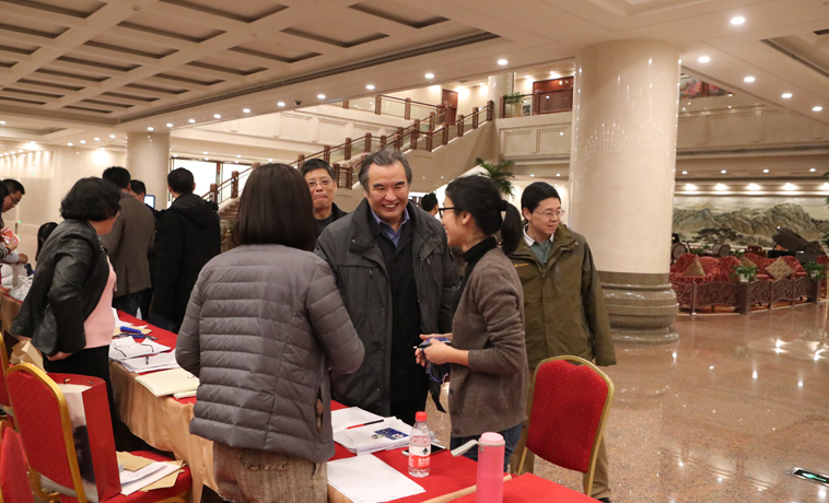 11月27日，中國作協(xié)第九次全國代表大會與會代表李冰報到。
