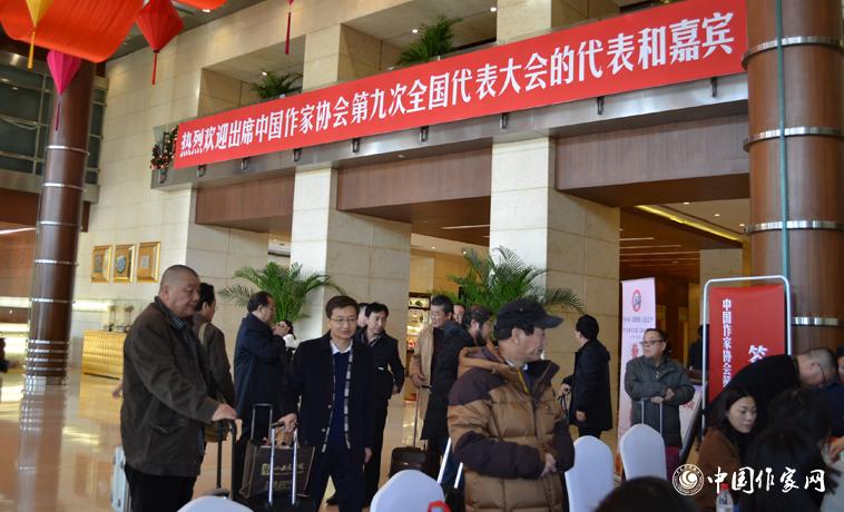 11月28日，中國作協(xié)第九次全國代表大會參會代表團報到。