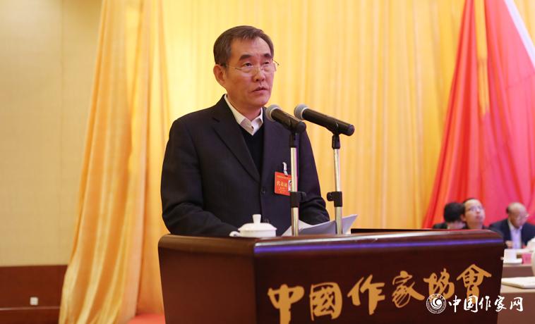 12月1日，錢小芊作《中國作家協(xié)會第八屆全國委員會工作報告》。
