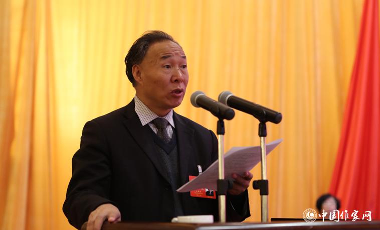 12月1日，中國作協(xié)九代會第二次全體會召開，白庚勝作《關于修改<中國作家協(xié)會章程>的說明》。