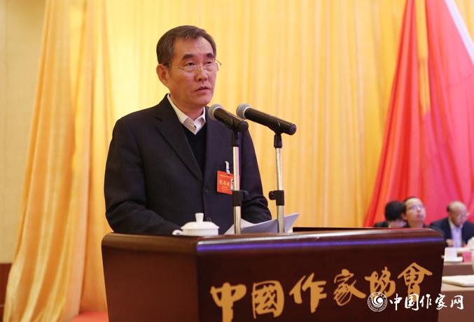 中國作協(xié)第九次全國代表大會舉行第二次全體會議，錢小芊作工作報告