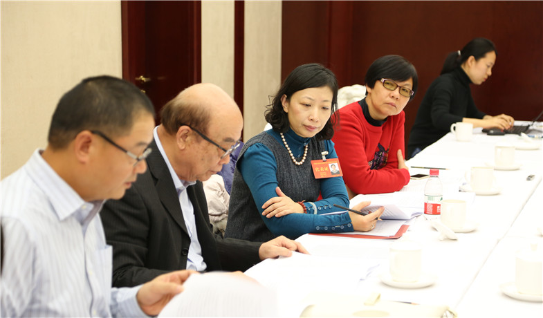 12月1日下午，港澳臺代表團分組學習討論。