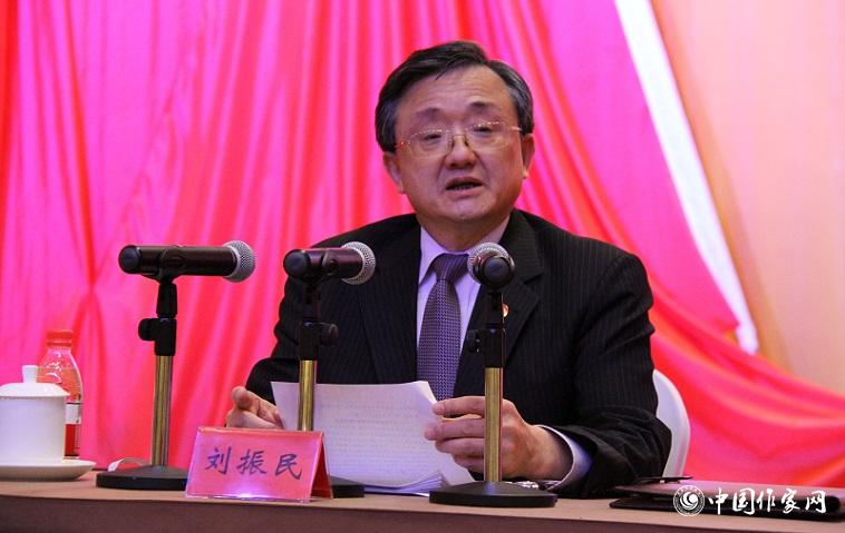 12月2日下午，外交部副部長劉振民為代表們作國際形勢與外交工作報告。