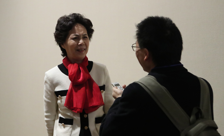 12月1日，代表范小青接受媒體記者采訪。