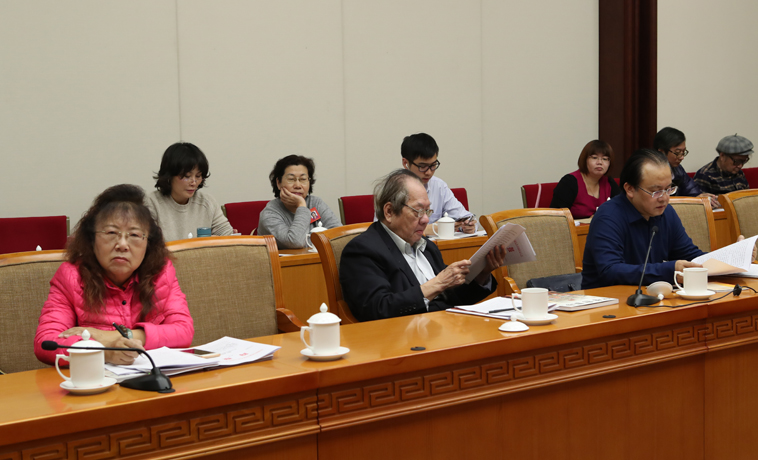 12月1日，福建、湖南團分組學習討論。