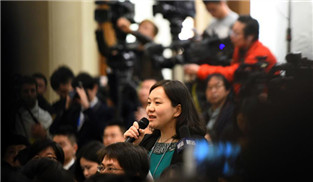 記者在發(fā)布會(huì)上提問