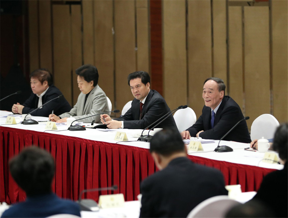 王岐山看望共青團(tuán)、總工會(huì)、婦聯(lián)、青聯(lián)界委員并參加討論