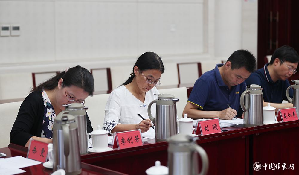 8月4日，第十屆兒獎(jiǎng)評(píng)委會(huì)第六次全體會(huì)議上，評(píng)委填寫選票