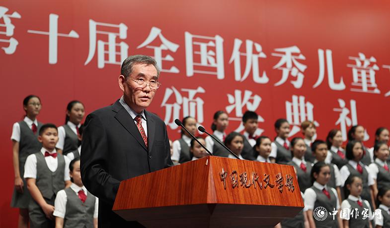 9月22日，中國作家協(xié)會(huì)黨組書記、副主席錢小芊在第十屆全國優(yōu)秀兒童文學(xué)獎(jiǎng)?lì)C獎(jiǎng)典禮上致辭