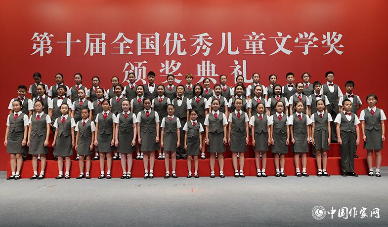 9月22日，第十屆全國優(yōu)秀兒童文學(xué)獎(jiǎng)?lì)C獎(jiǎng)典禮在北京舉行，中央少年廣播合唱團(tuán)在現(xiàn)場演出