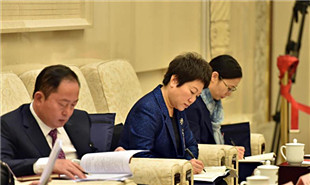海南團(tuán)代表討論黨的十九大報告