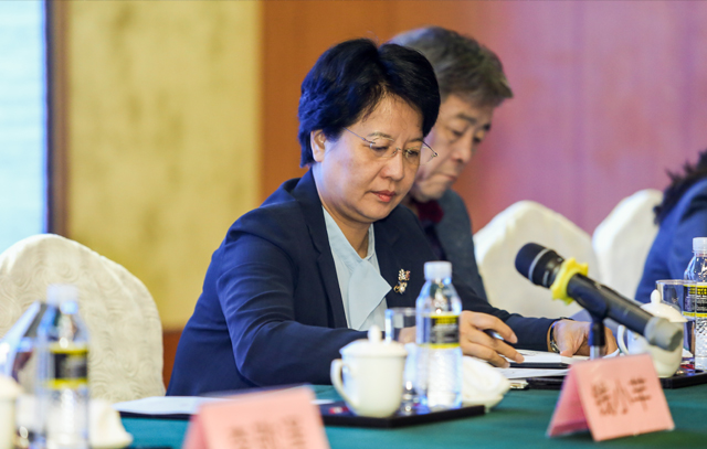 海南省委常委、宣傳部部長肖鶯子出席論壇開幕式并致辭