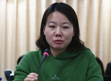 岳雯：“為己”的寫(xiě)作與限度意識(shí)“剜爛蘋(píng)果?銳批評(píng)文叢”建立在“破”的基礎(chǔ)上，“把爛的剜掉，把好的留下來(lái)吃”。[詳細(xì)]