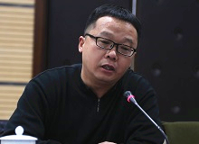 石華鵬：批評(píng)家的理想和理想的批評(píng)家“剜爛蘋(píng)果·銳批評(píng)”叢書(shū)出版意義，一是對(duì)文學(xué)批評(píng)生態(tài)的平衡；二是對(duì)真誠(chéng)銳利批評(píng)的倡導(dǎo)。[詳細(xì)]