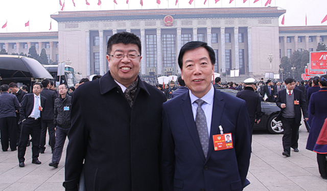 政協(xié)委員陳崎嶸（右）、張頤武
