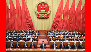 習近平等黨和國家領(lǐng)導人在主席臺就座