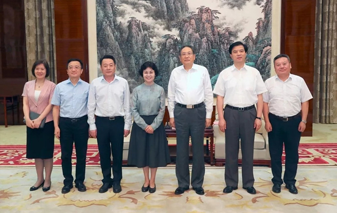 李錦斌書(shū)記等安徽省領(lǐng)導(dǎo)與鐵凝主席合影