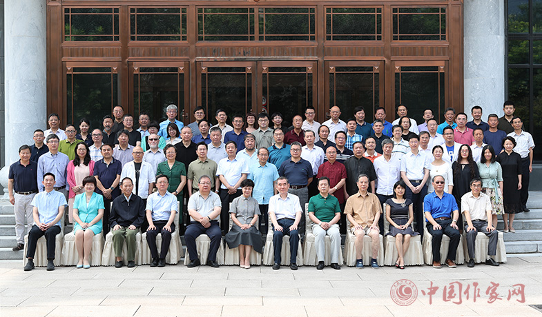 7月28日，第七屆魯迅文學(xué)獎全體評委合影