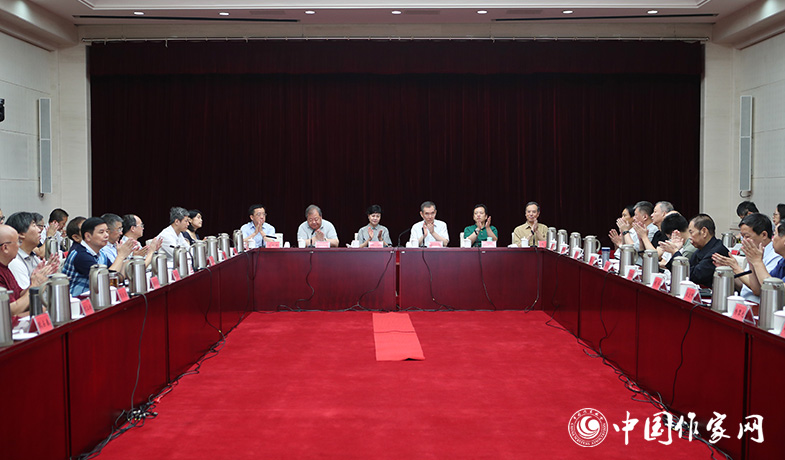 7月28日，第七屆魯迅文學(xué)獎各評獎委員會第一次全體會議在京舉行