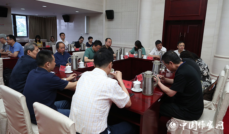 8月11日，第七屆魯迅文學(xué)獎終評會投票現(xiàn)場