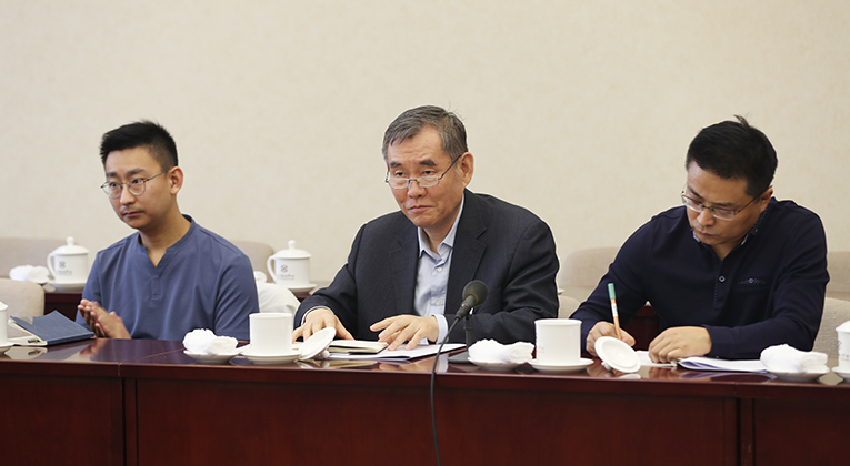 中國作協(xié)黨組書記、副主席錢小芊參加分組討論