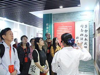 中國(guó)作協(xié)慶祝改革開(kāi)放40年采訪團(tuán)赴海南采訪