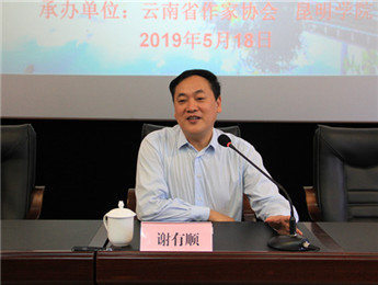 大多數(shù)優(yōu)秀文學(xué)作品都會(huì)給讀者以飽滿與扎實(shí)的閱讀之感，正如謝有順?biāo)f，盡管寫作是進(jìn)入一個(gè)想象的世界，但這個(gè)想象，終歸是從生活根系里長出來的。真實(shí)的寫作，總是起源于作家對(duì)自己最熟悉的人、事、物的基本感受……