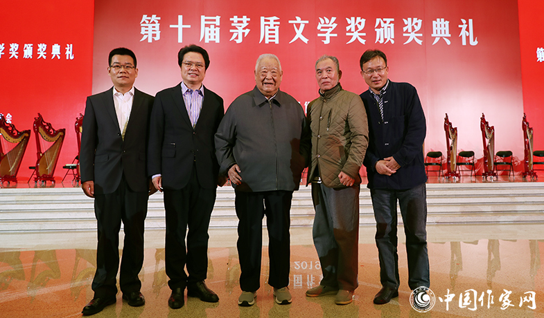 10月14日，第十屆茅盾文學(xué)獎(jiǎng)?lì)C獎(jiǎng)典禮在中國(guó)博物館舉行