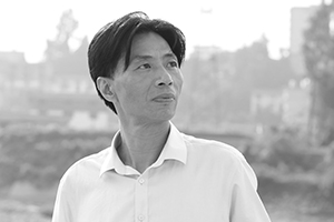 散文獎：《那條叫清江的河》作者：徐曉華(土家族)         獲獎感言　　這份殊榮不是我一個人的，而是我們警隊的榮光。這絕不是一句套話。我是一名有36年警齡的基層警察，在打擊違法犯罪、維護社會治安、服務(wù)人民群眾的過程中，與市民、村民們建立了深厚的情誼，也得到了他們的理解、支持和信任。這充分地體現(xiàn)于我的創(chuàng)作過程和作品中……