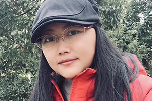 散文獎：《檐上的月亮》作者：阿微木依蘿(彝族)         獲獎感言　　“不知道為何寫作”才是寫作的理由。一切仿佛命定，仿佛在人生的岔道上無意中走上寫作這條路。這才符合我的狀態(tài)。人總歸是盲目的，睜著一雙眼睛也是盲目的，因此需要捫心思索，需要開眼，需要明智。寫作就是重新將自己從嬰兒期長大……