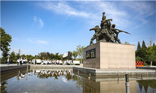 英雄地綻放幸?；?紅土地變身美家園