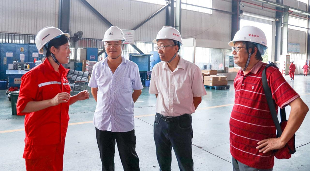 石化作協(xié)“紅色文藝輕騎兵”志愿者走進(jìn)石化機(jī)械四機(jī)公司