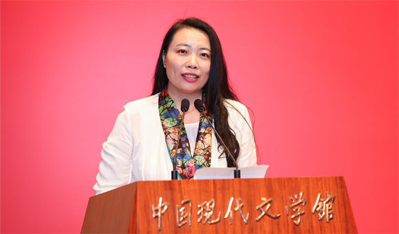 黃宇代表詩(shī)歌、幼兒文學(xué)作品獲獎(jiǎng)?wù)咧麓疝o