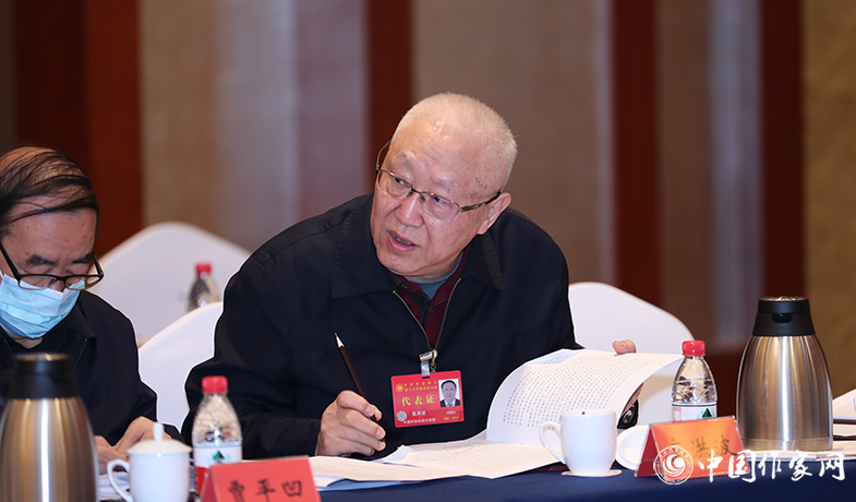 12月12日，中國作家協(xié)會第九屆主席團第九次會議在京舉行。