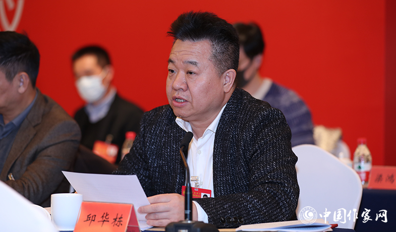 12月12日，中國作家協(xié)會第九屆全國委員會第六次全體會議在京舉行，中國作協(xié)書記處書記邱華棟宣讀會議文件