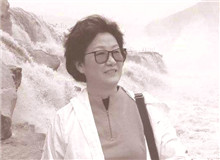【凌　力】	吳秉杰丨《凌力：尋找歷史與現(xiàn)實(shí)有價(jià)值聯(lián)系的一面》；	劉詩(shī)宇丨《<少年天子>：皇權(quán)下的“精神病象”》。