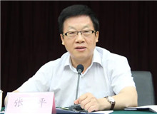 【張　平】	張麗軍丨《張平長(zhǎng)篇小說：無(wú)比廣闊的現(xiàn)實(shí)主義道路》；	閻秋霞丨《張平：對(duì)百姓立場(chǎng)、中國(guó)敘事、民本美學(xué)的堅(jiān)守》。